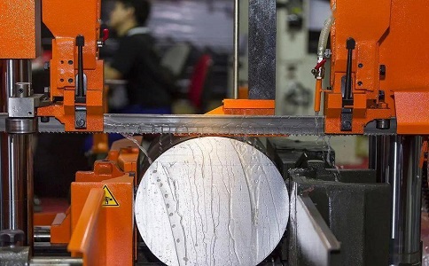 云梦立式金属带锯床切削出现跑带故障解决方法！